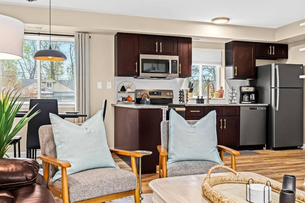 New! Beautiful 1BR in Sharon Lane